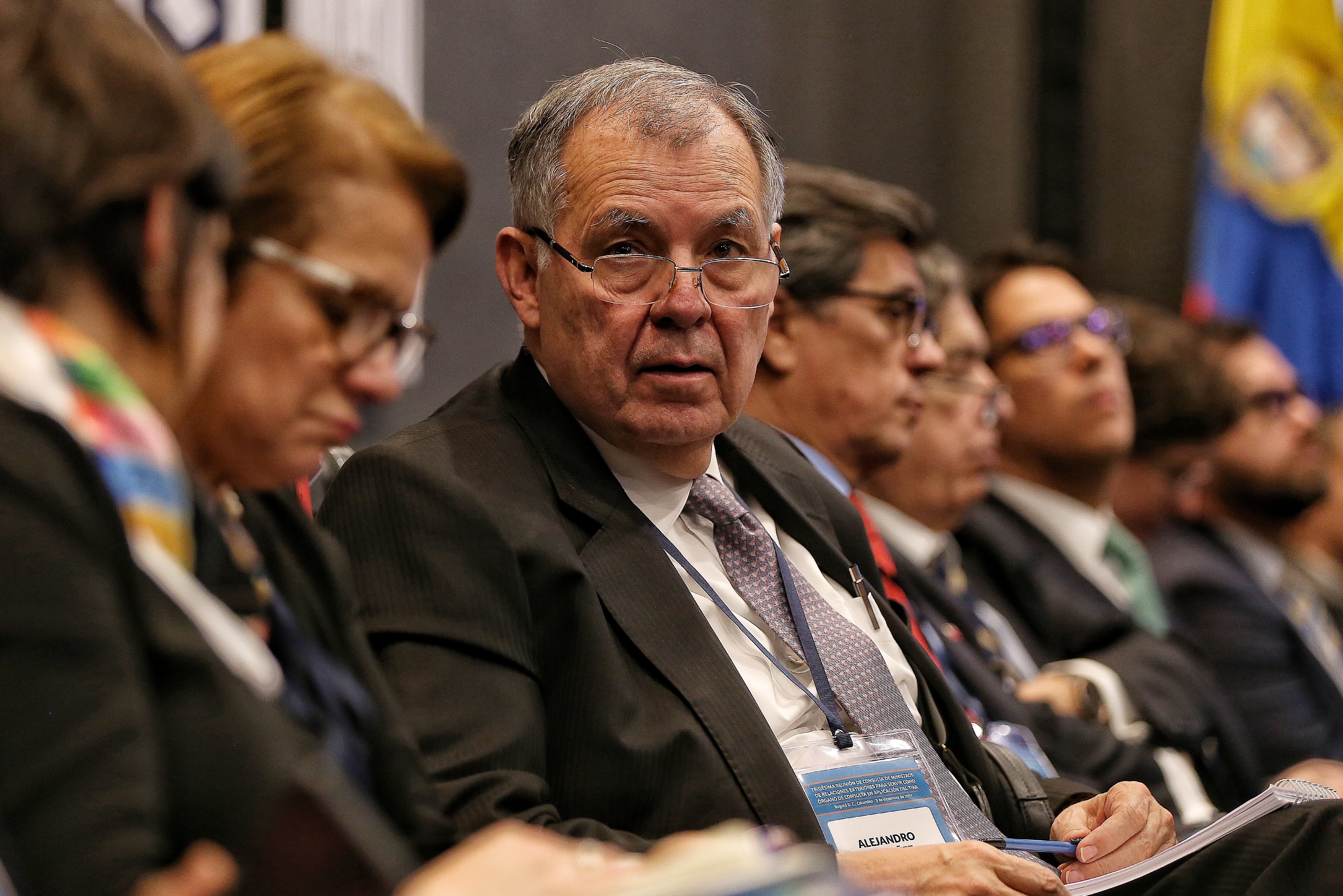Alejandro Ordóñez (centro) fue designado como nuevo embajador de Colombia ante la OEA.