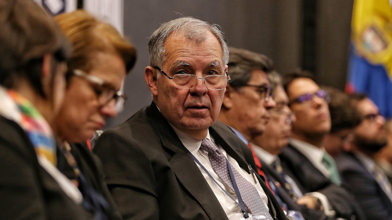 Alejandro Ordóñez (centro) fue designado como nuevo embajador de Colombia ante la OEA.