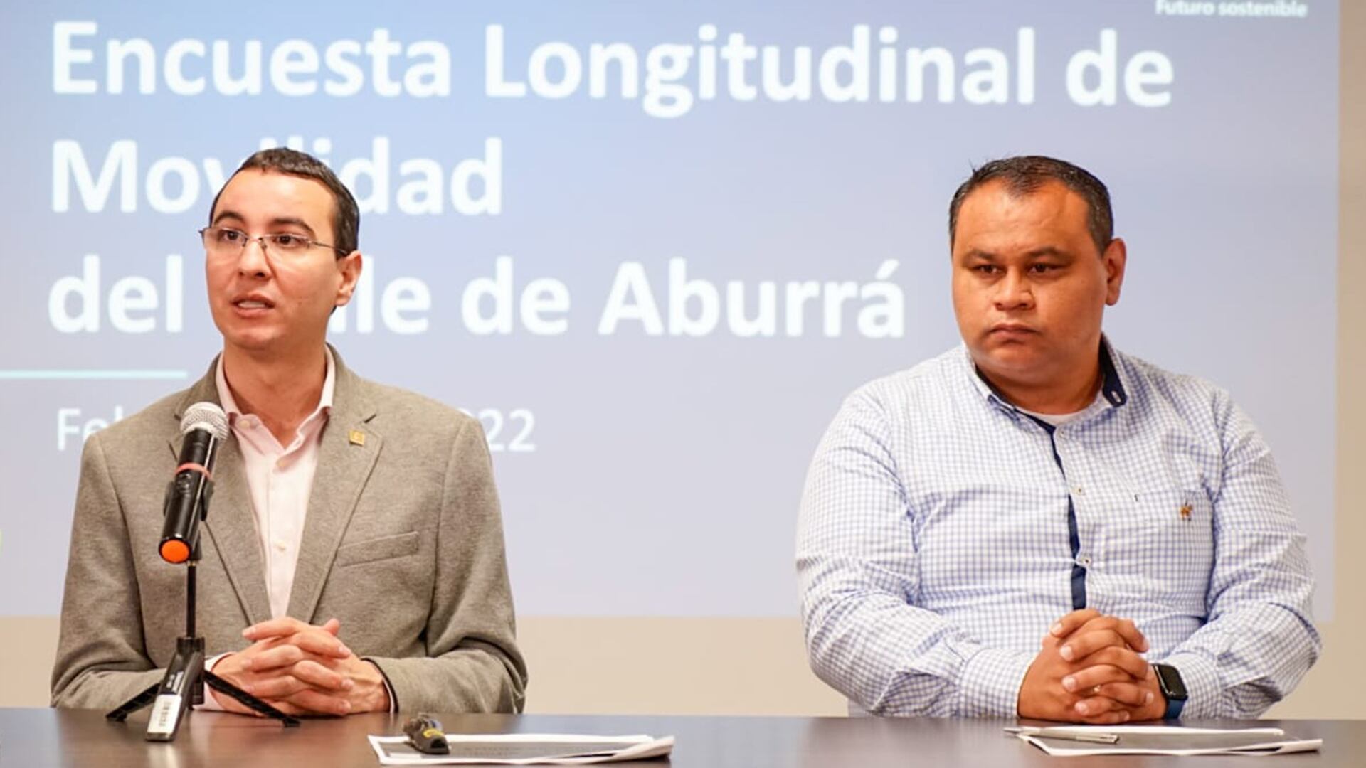 Juan David Palacio Cardona, director del Área Metropolitana del Valle de Aburrá y Jonathan
Hernández, subdirector de Movilidad de la entidad.