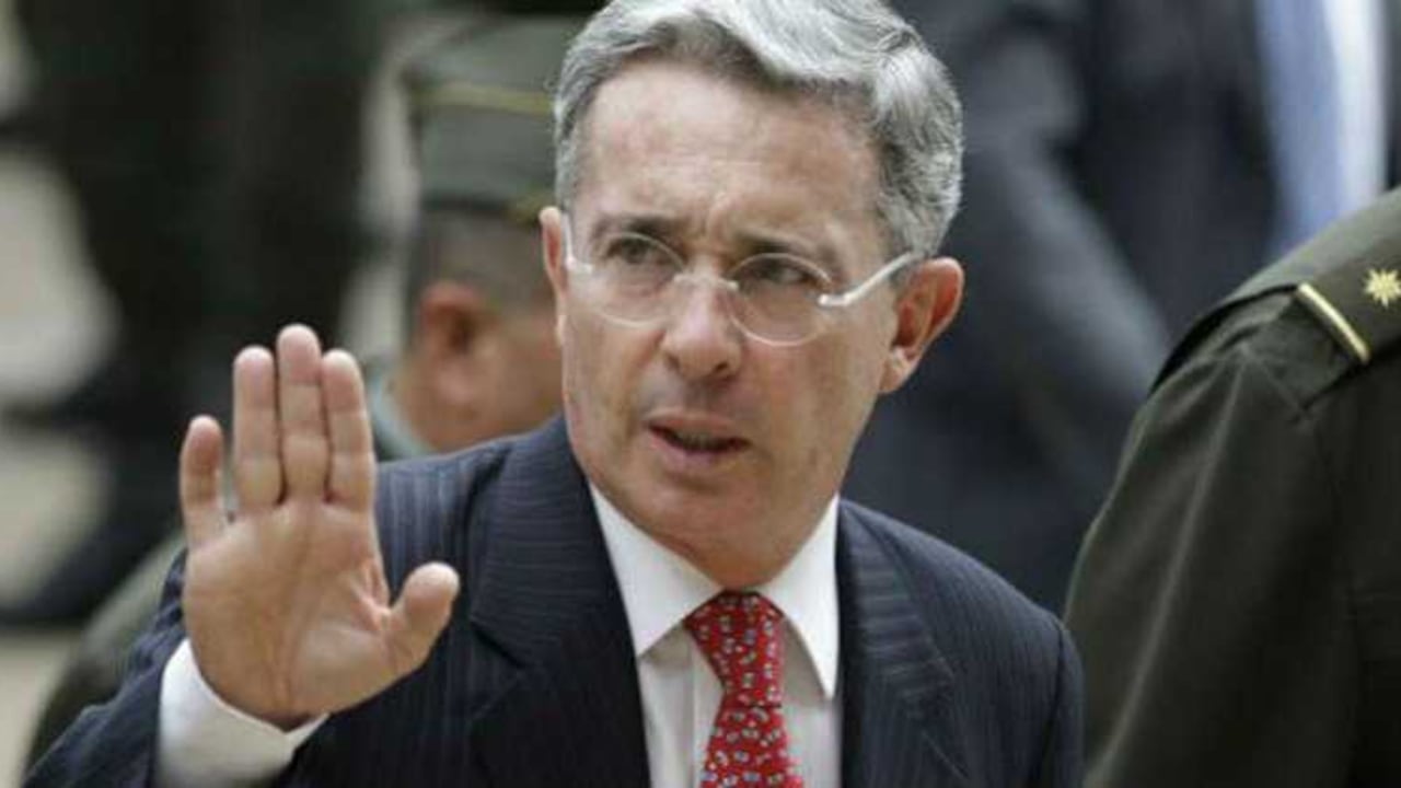 En la dura solicitud del Tribunal se le menciona a Uribe como la persona que “promocionó e impulsó los grupos paramilitares”.