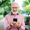 Proteja a los adultos mayores de estafas en Whatsapp, con estos trucos.