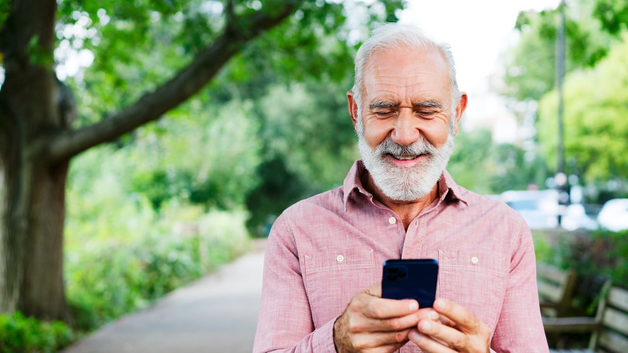 Proteja a los adultos mayores de estafas en Whatsapp, con estos trucos.