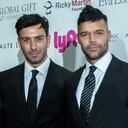 Ricky Martin (d) y su pareja, Jwan Yosef