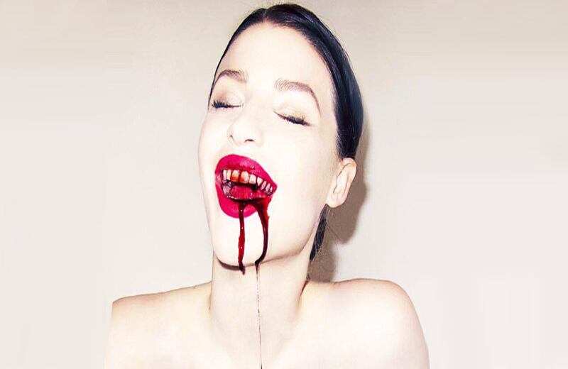 La fotografía y el performance es la principal apuesta de Millicent en Instagram. 