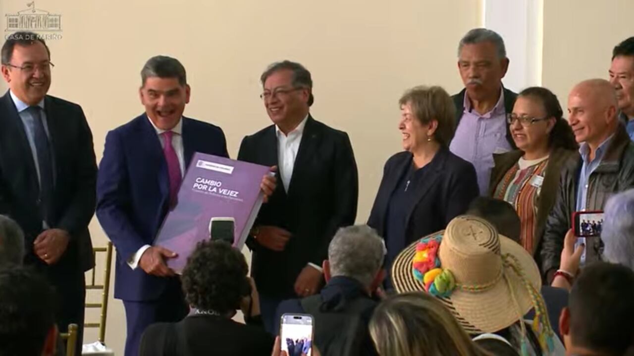 Gustavo Petro en la radicación de la reforma pensional en el Congreso de la República.