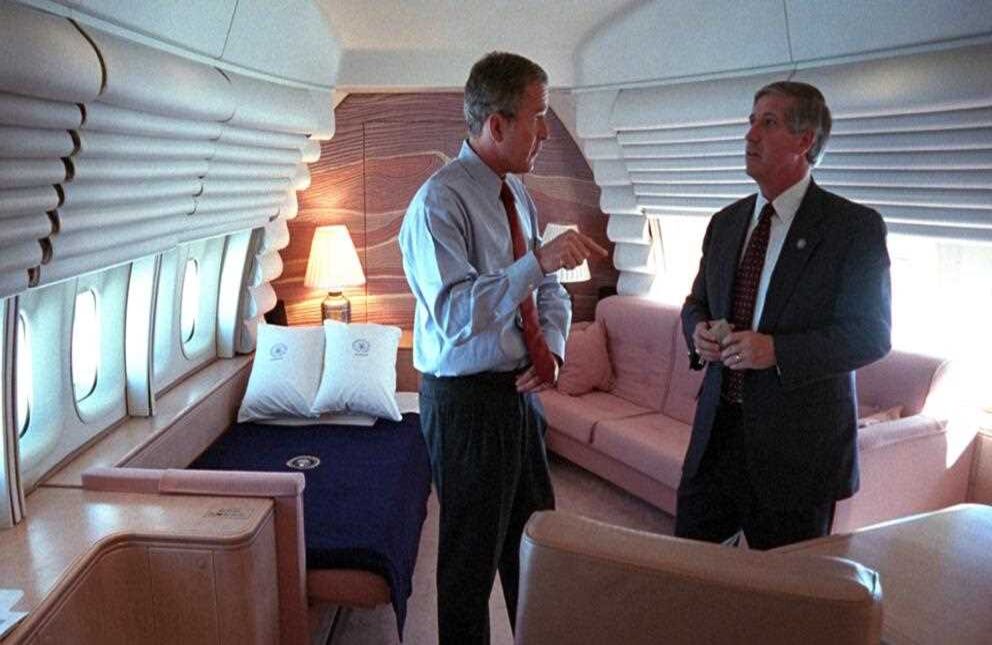 En el Air Force One con el jefe de gabinete de la Casa Blanca Andy Card / Foto: Eric Draper