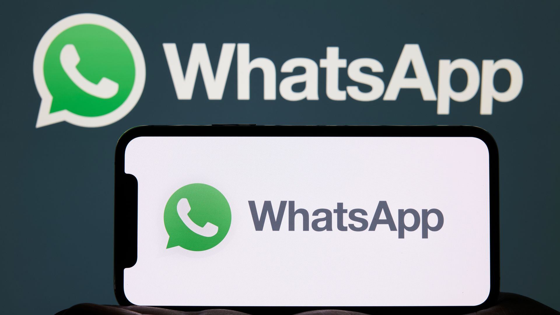 La empresa anunció que su asistente de IA dejará de funcionar en WhatsApp.