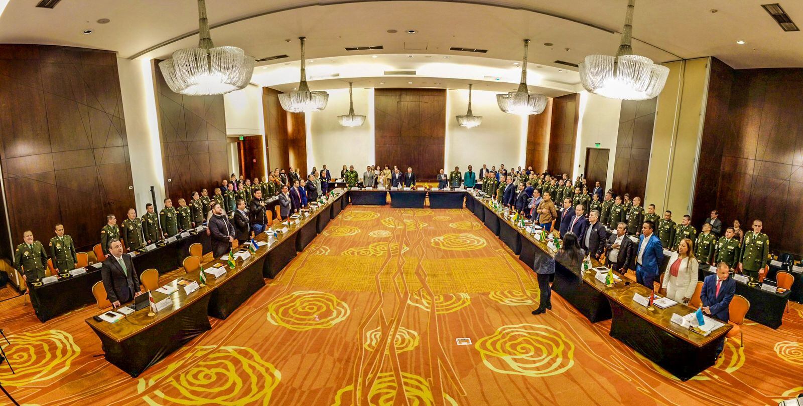 Gobernadores reunidos en Bogotá en la cumbre de seguridad. 5 de junio de 2023.