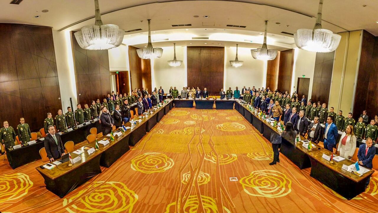 Gobernadores reunidos en Bogotá en la cumbre de seguridad. 5 de junio de 2023.