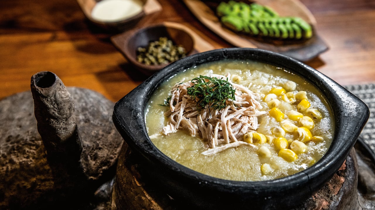 El ajiaco típico colombiano, uno de los platos más tradicionales y consumidos del país, podría ir acompañado de un vino.