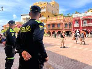 Policías haciendo controles en Cartagena.