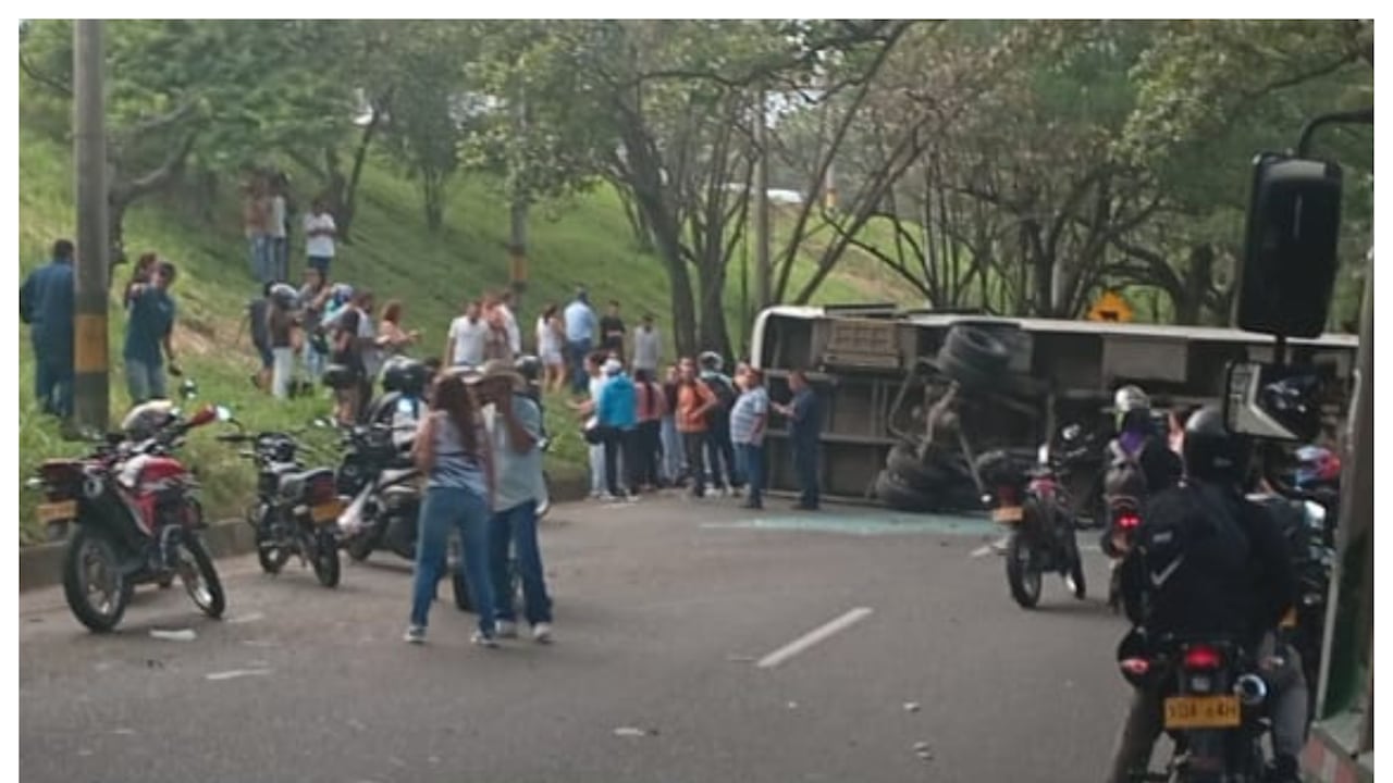 Accidente de bus de servicio público en Girardota, Antioquia.