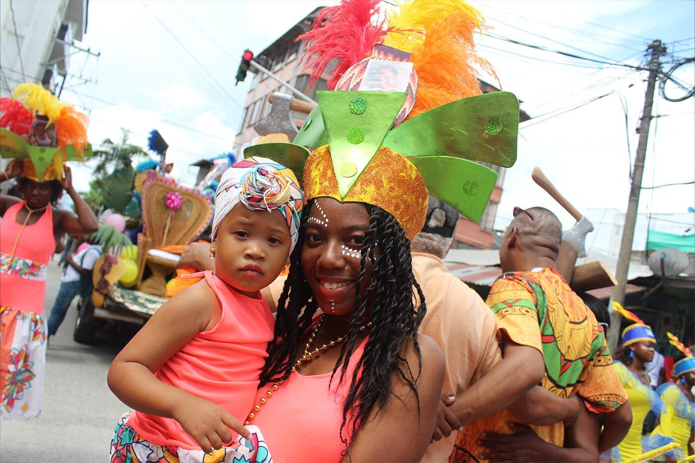 Con carrozas, comparsas, procesiones y muestras gastronómicas organizadas por los quibdoseños se le rinde homenaje a la tradición musical y religiosa del departamento.