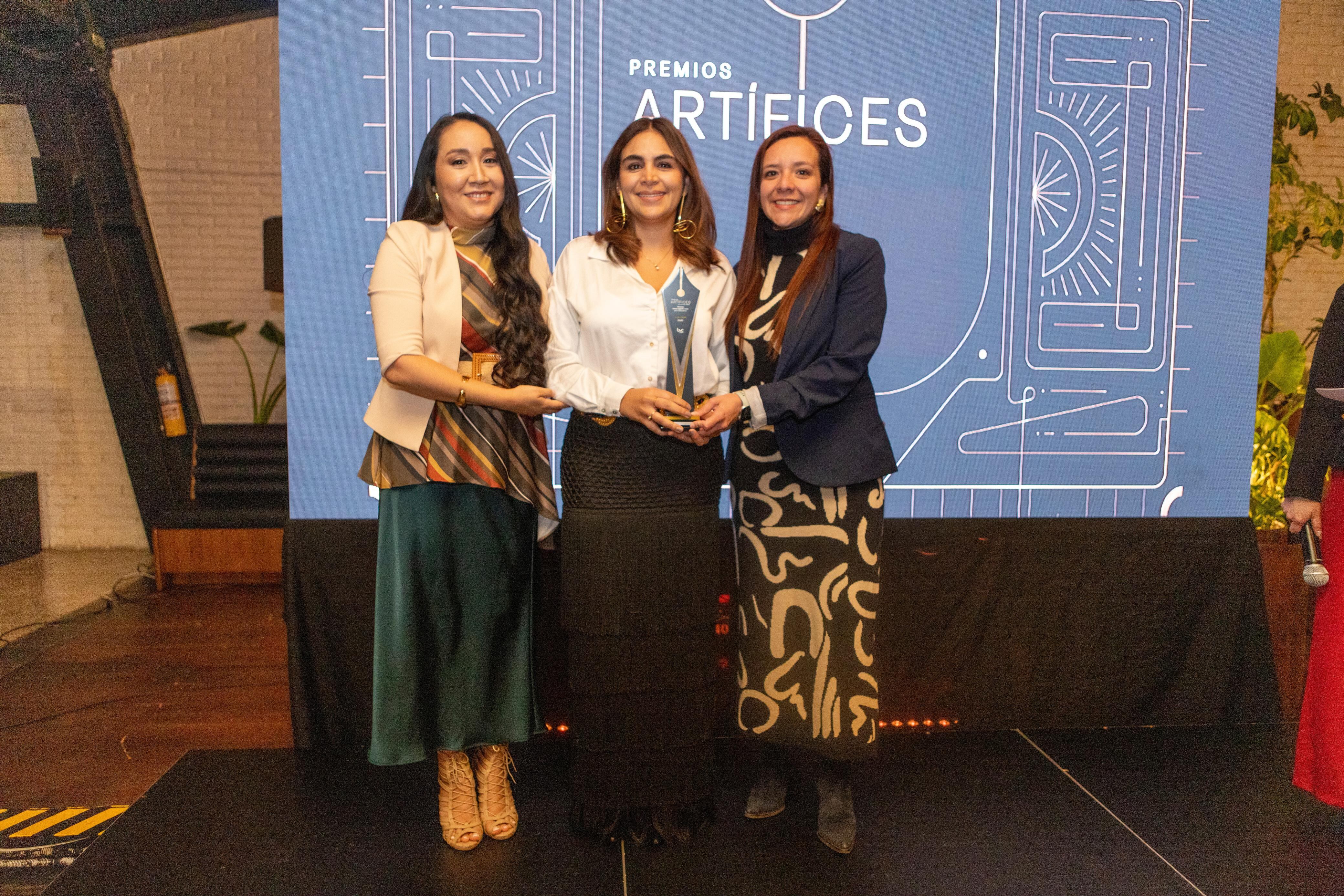 De izquierda a derecha: Dilma Aranda, gerente senior de la Unidad de Negocio de Mercados Alternativos de nuam; Diana Sánchez, lead de PR de Lulo Bank y Marcela Guzmán, product manager - persona jurídica de Lulo Bank.