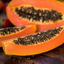 La papaya tienen propiedades antibacterianas o antiinflamatorias. Foto: Getty images.