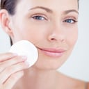 Quitarse el maquillaje debe hacerse de manera indicada para evitar posibles daños en la piel.