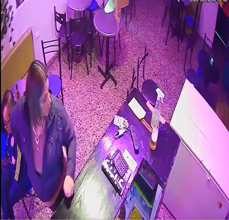 El suceso fue captado por cámaras de seguridad, lo que permitió a las autoridades entender cómo opera este tipo de delincuencia.