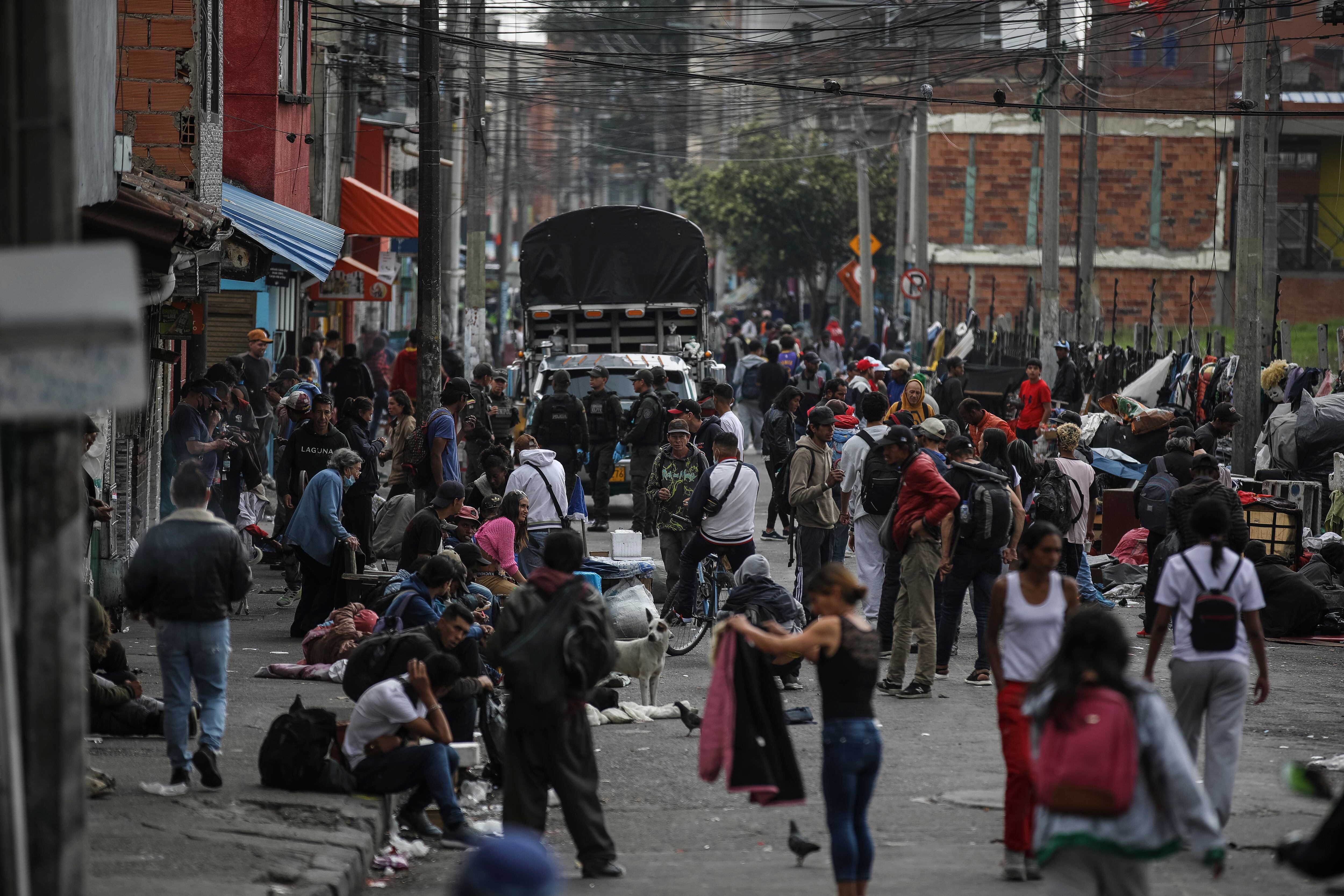 Intervención en el barrio san bernardo en el centro de Bogotá Policía Nacional