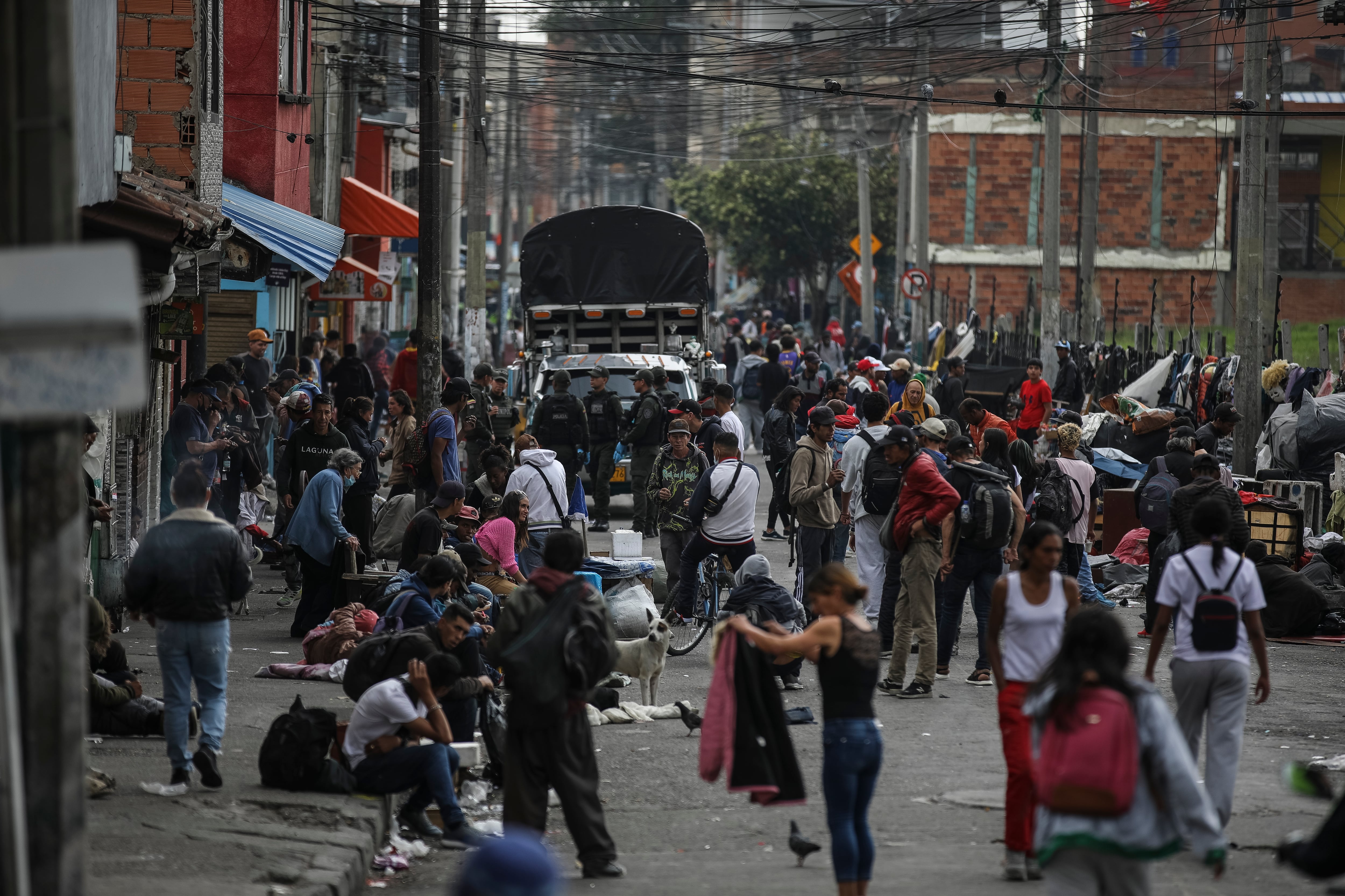Intervención en el barrio san bernardo en el centro de Bogotá Policía Nacional