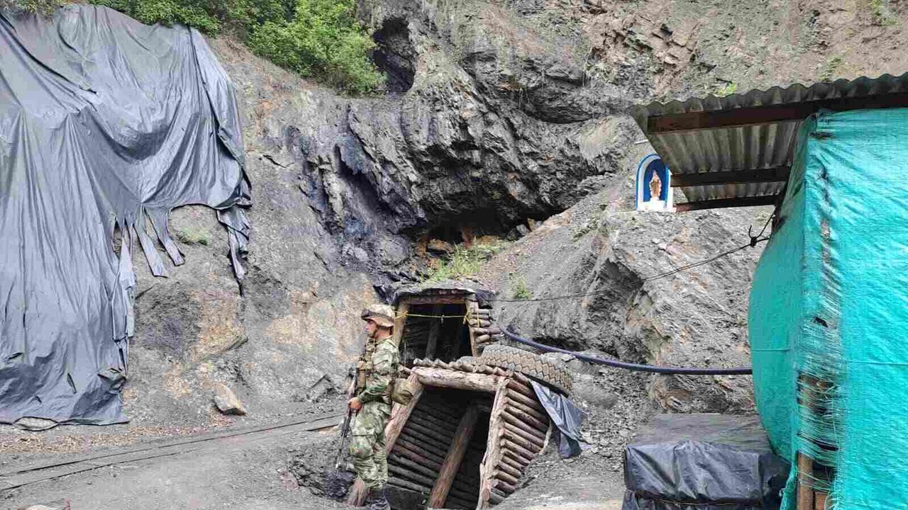 Desmantelan mina ilegal que extraía más de 40 toneladas de carbón diarias y con la que generaban un daño ambiental indiscriminado