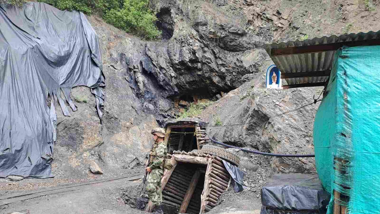 Ejército Nacional desmantela mina ilegal que extraía más de 40 toneladas de carbón diarias