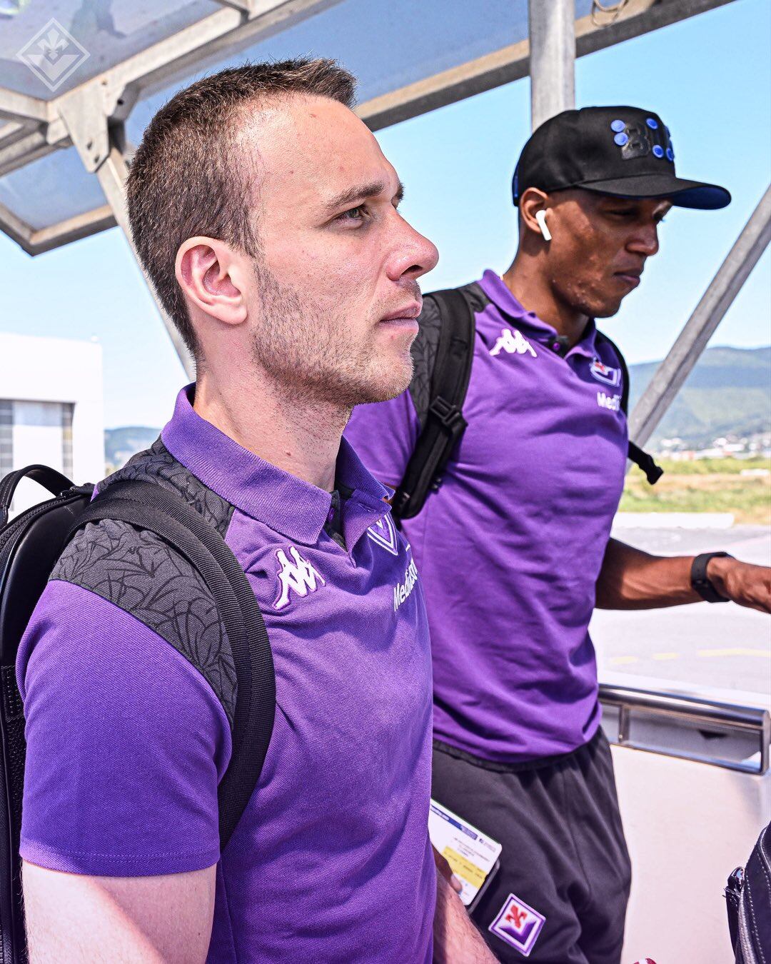 Yerry Mina junto al volante brasileño, Arthur.