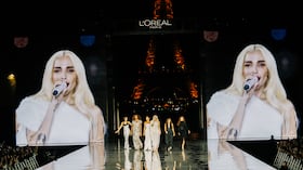 Elena Rose hizo su debut en Le Défilé en París acompañada por algunas de las figuras latinas que participaron en esta edición, entre ellas Renata Notni, Eva Longoria, Anitta, Liniker y Taís Araújo.