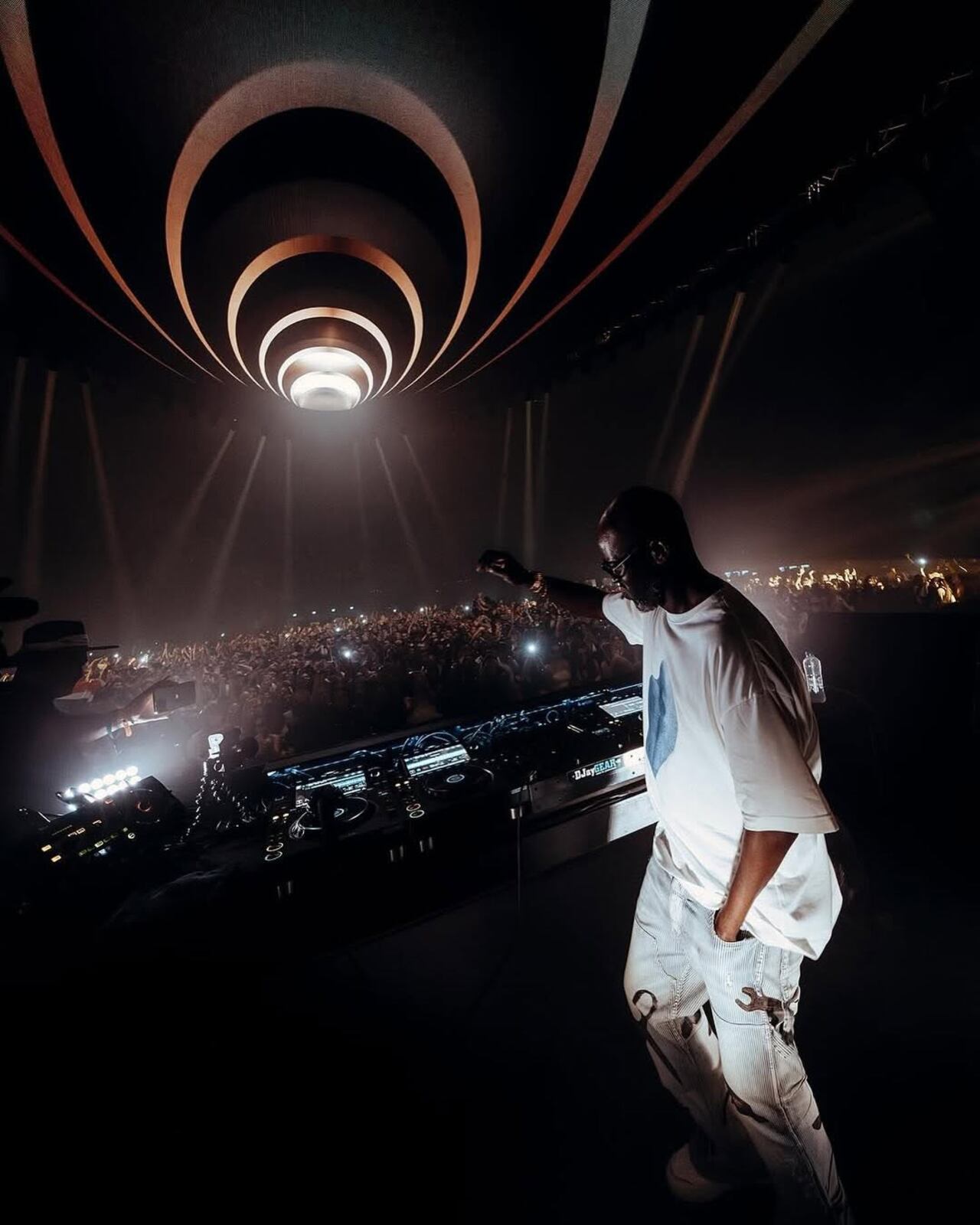 El dj Black Coffee vendrá al Movistar Arena, este viernes 11 de abril de 2025.