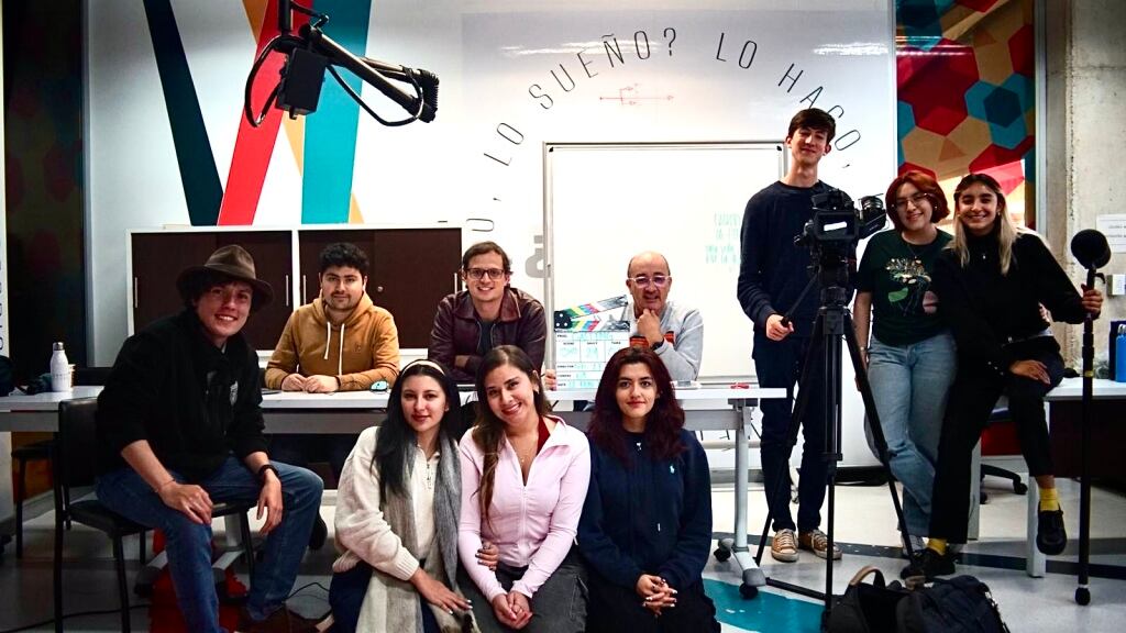 Pontificia Universidad Javeriana da un paso histórico en el cine: "Escrito en la
piel: Una vida tatuada por la guerra", la primera película académica que será
exhibida comercialmente, entra en preproducción