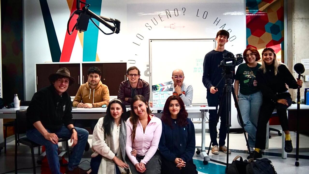 Pontificia Universidad Javeriana da un paso histórico en el cine: "Escrito en la
piel: Una vida tatuada por la guerra", la primera película académica que será
exhibida comercialmente, entra en preproducción