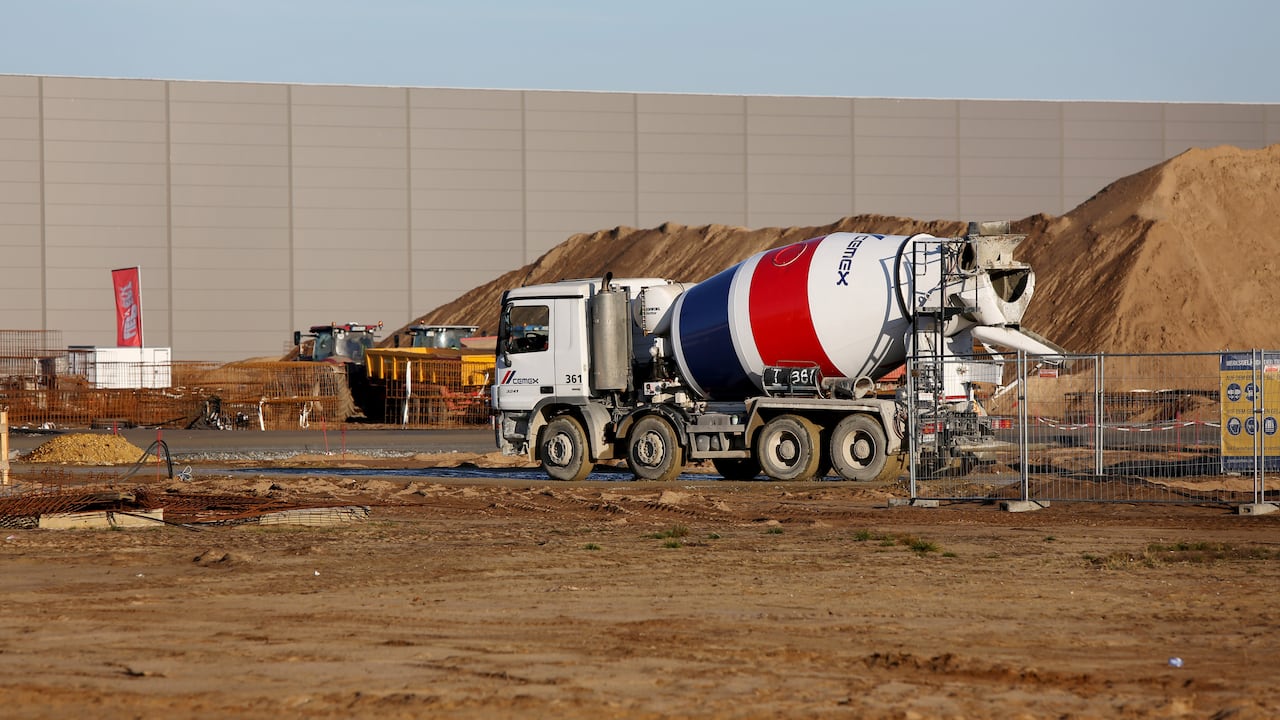 La solución patentada de Carbon Upcycling alimenta carbono en un proceso de molienda de residuos industriales.