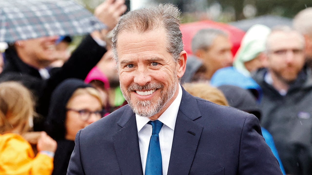 Hunter Biden se enfrenta a tres cargos por la compra en 2018 de un revólver Colt Cobra calibre 38.