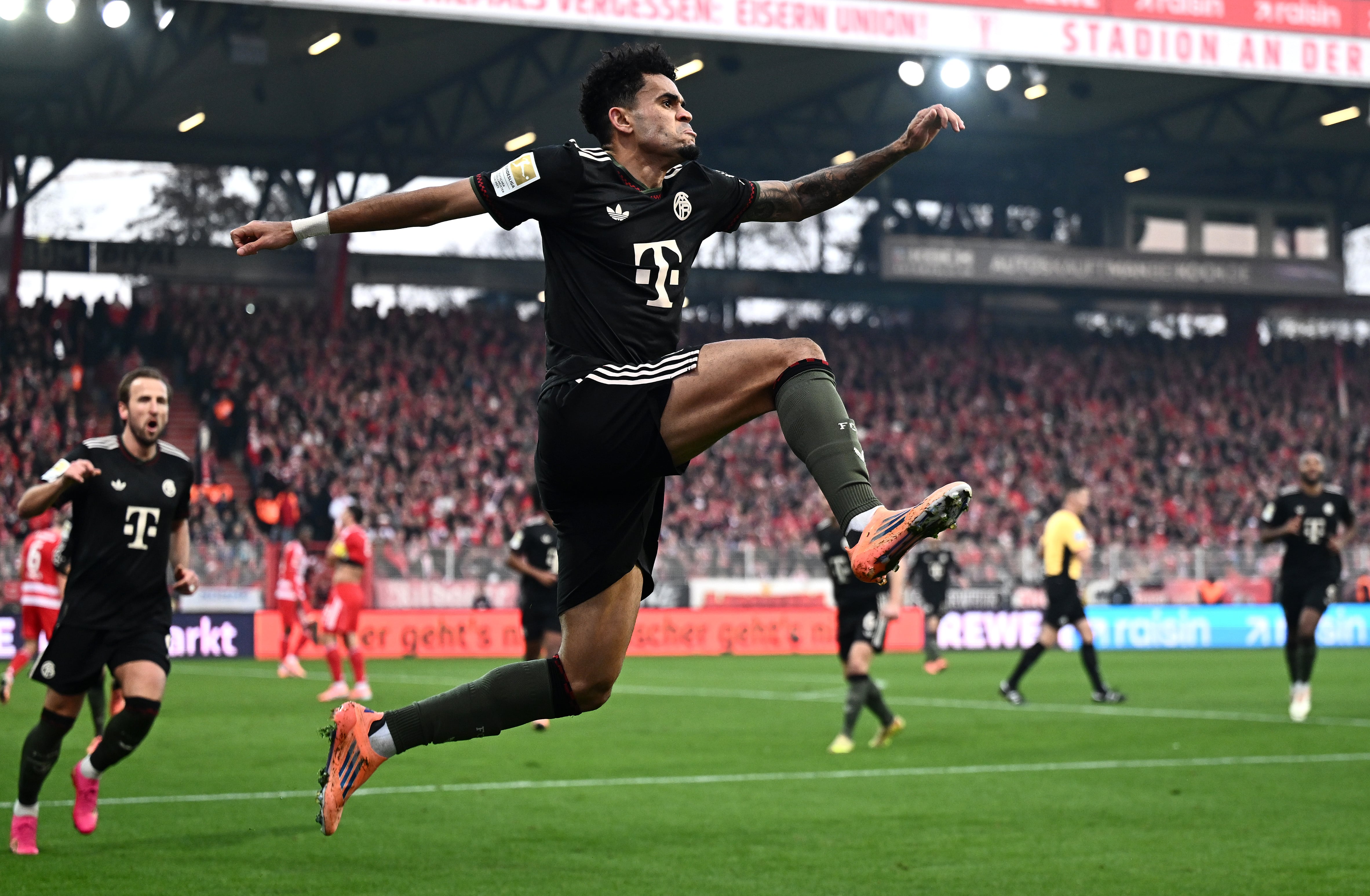 Luis Díaz celebra el golazo ante el Unión Berlín.
