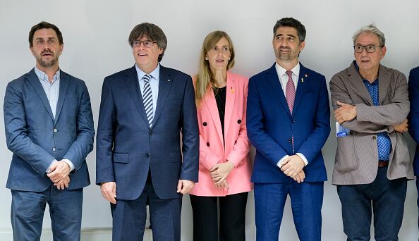 Que un partido independentista catalán, que considera a España un Estado extranjero y "opresor", se vea en posición de decidir la suerte del país, no disgusta necesariamente a Puigdemont, que quiere ver si la situación le permite avanzar en su causa.