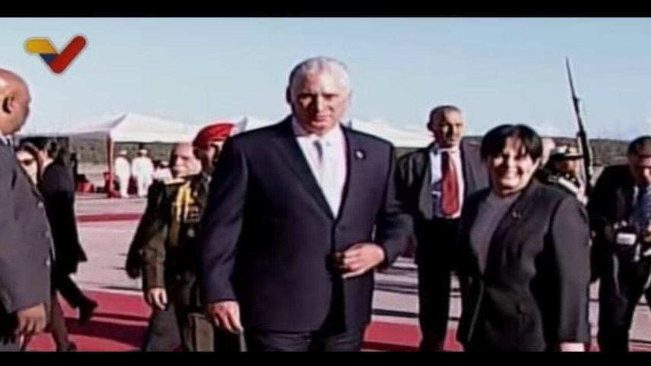Miguel Díaz-Canel llega a Venezuela para respaldar a Nicolás Maduro en su investidura presidencial