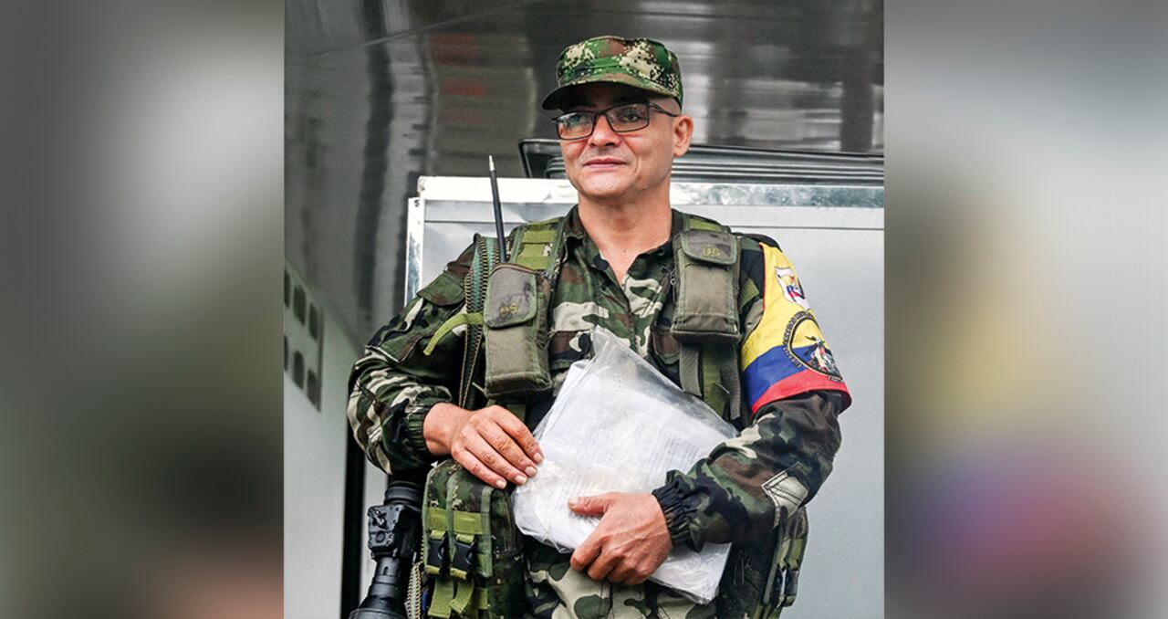 Las disidencias de Iván Mordisco (foto) cuentan con información secreta del Ejército. Documentos y archivos militares fueron hackeados y robados por los ilegales a las tropas.