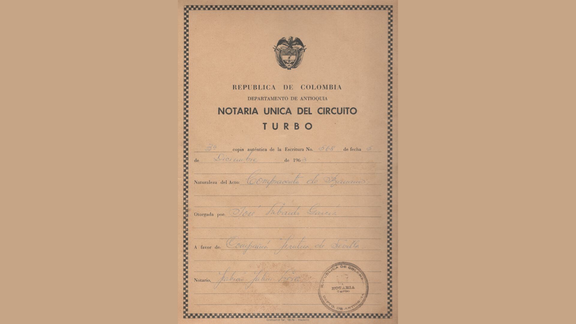 Escritura que estableció el contrato entre Libardo Garcia, papá de Carlos y la Compañía Frutera de Sevilla. Con este las dos partes acordaron el acompañamiento, asesoramiento y la entrega de producción.