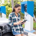 El consumo de un carro eléctrico varía según la velocidad, el modelo del vehículo y las condiciones de conducción.