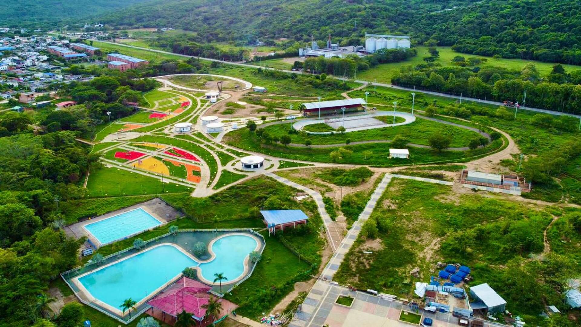 Se construyeron 94 sistemas de generación híbrida (paneles solares y plantas diésel) e instalaron 905 medidores prepago en las viviendas.