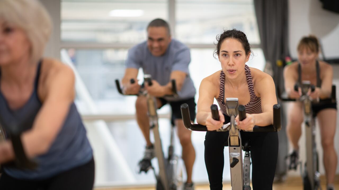 Usualmente, el ejercicio de cardio se hace antes o después de una rutina en el gimnasio.