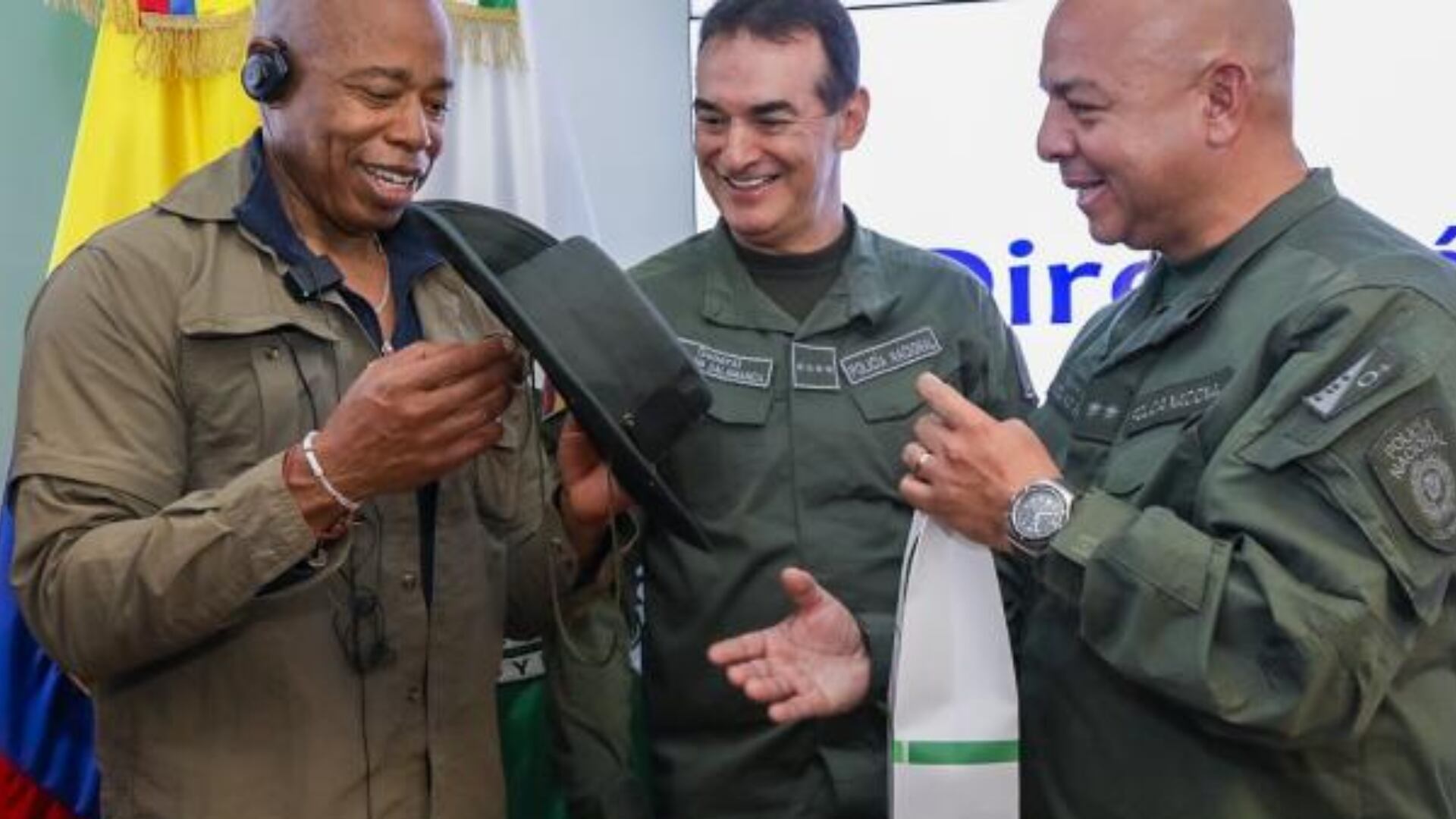 General Nicolás Zapata, nuevo subdirector de la Policía, junto al alcalde de Nueva York y el general Salamanca.