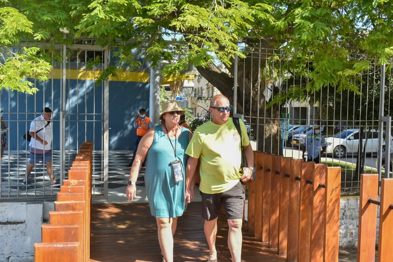 Turistas extranjeros llegaron a Santa Marta a bordo de un crucero.