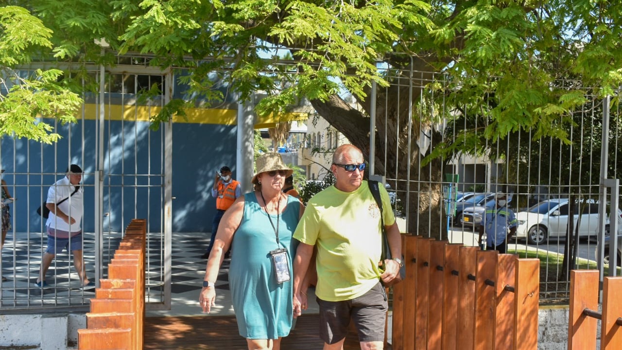Turistas extranjeros llegaron a Santa Marta a bordo de un crucero.