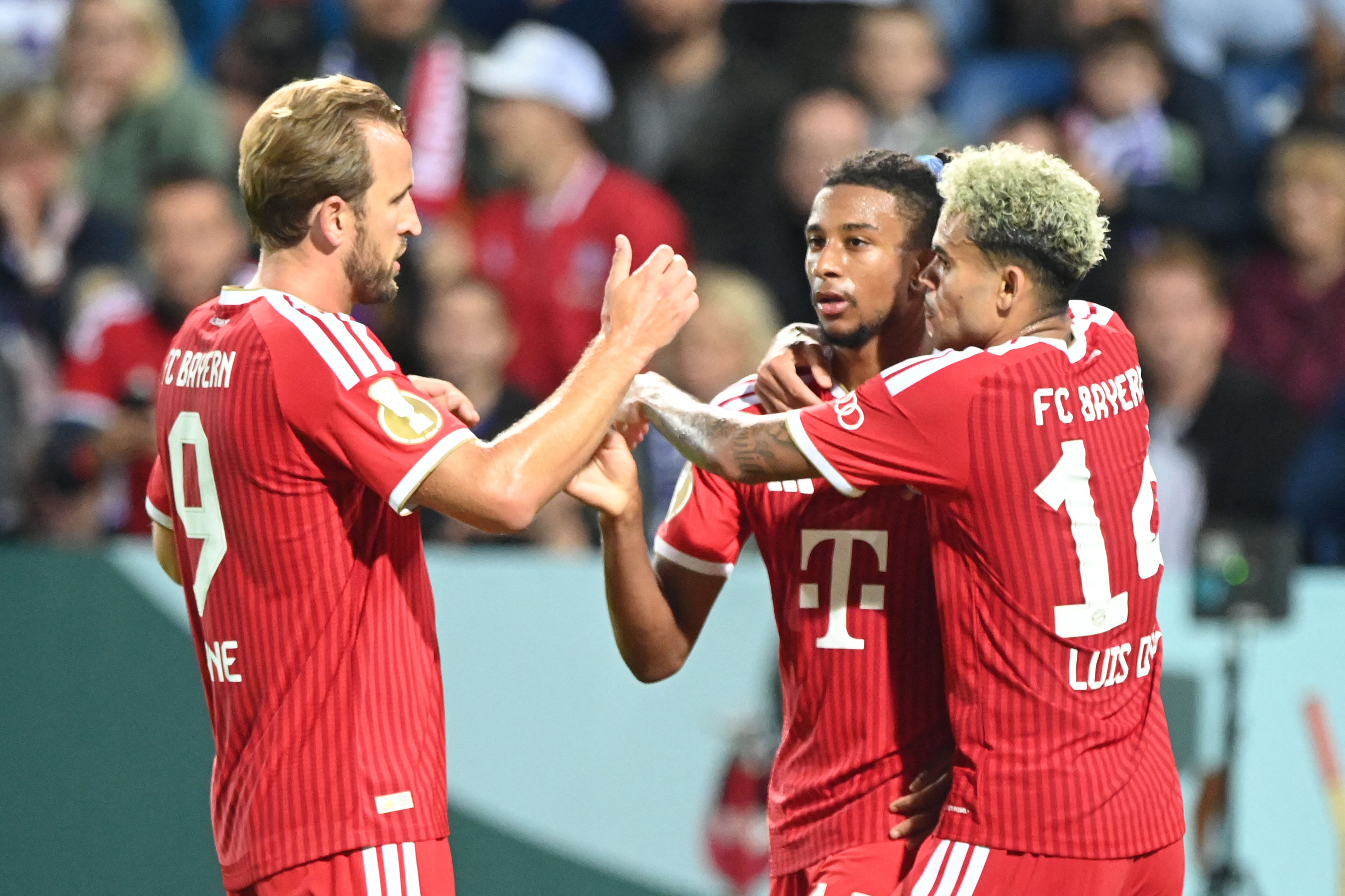 Michael OLISE (M) celebrates after his goal to 1:3 with LUIS DIAZ (M) and Harry KANE (M) cheers, celebrating, joy, cheers, Football DFB Cup, 1st round, VfL Osnabr�ck - FC Bayern Munich 1-4 - on 02.09.2026 at the Stadion an der Bremer Br�cke Osnabr�ck (Photo by Malte Ossowski/Sven Simon / SVEN SIMON / dpa Picture-Alliance via AFP)
