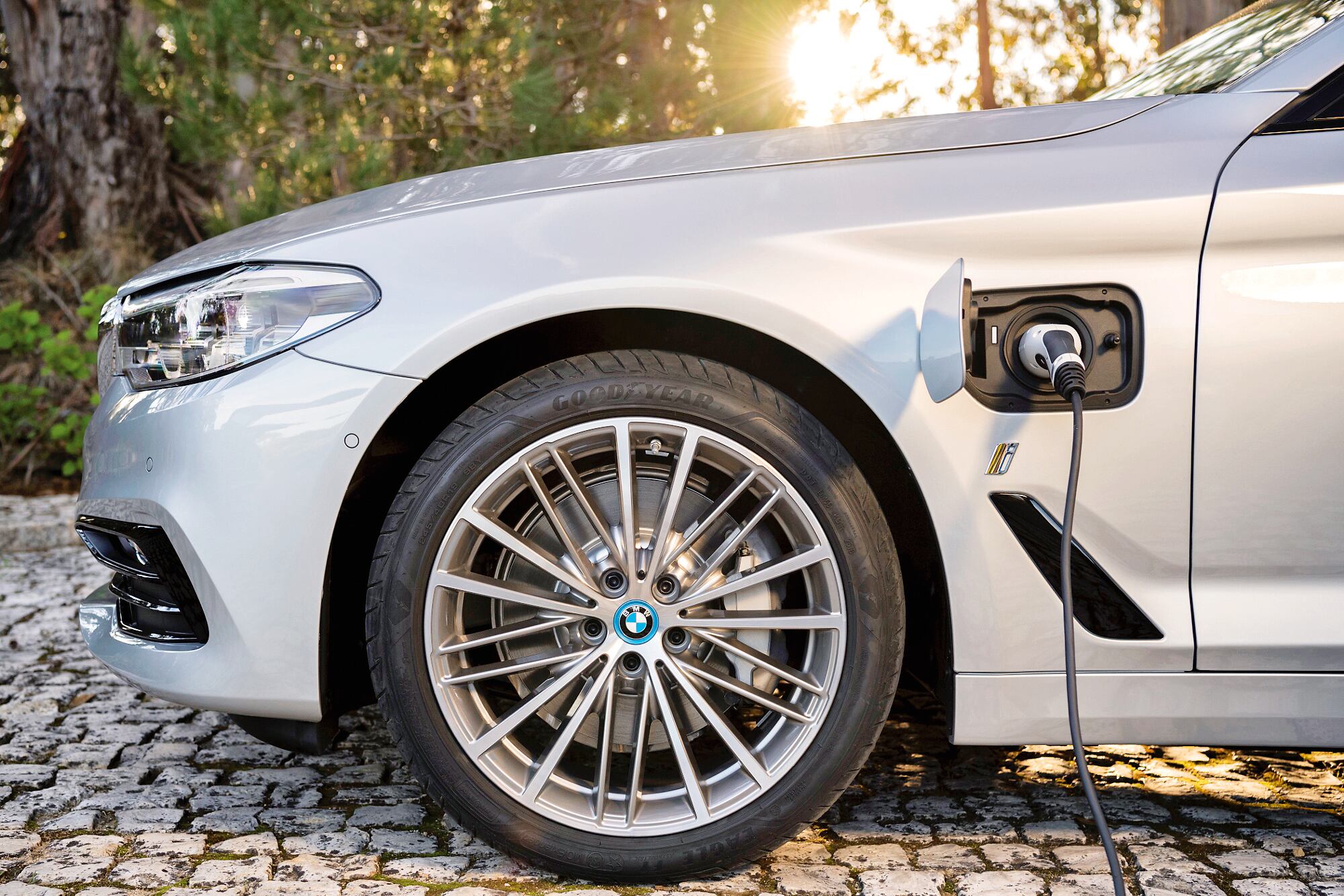 ¿En qué consiste un vehículo híbrido?