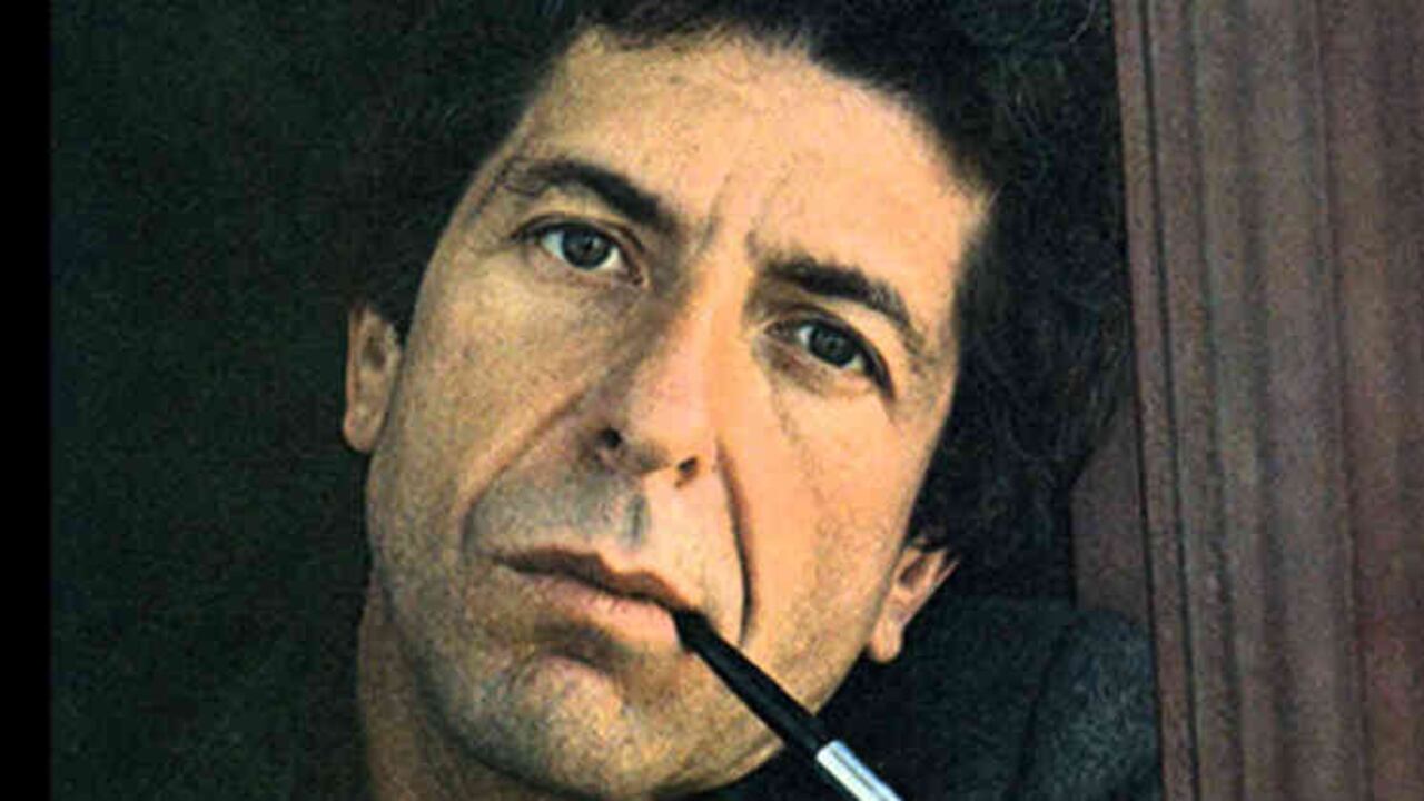 Cohen nació en 1934 y falleció en 2016, a sus 82 años.