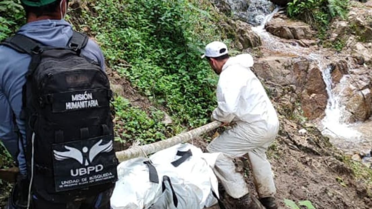 Recuperan cinco cuerpos en el Parque Nacional Natural Gloria Valencia de Castaño en el Tolima.