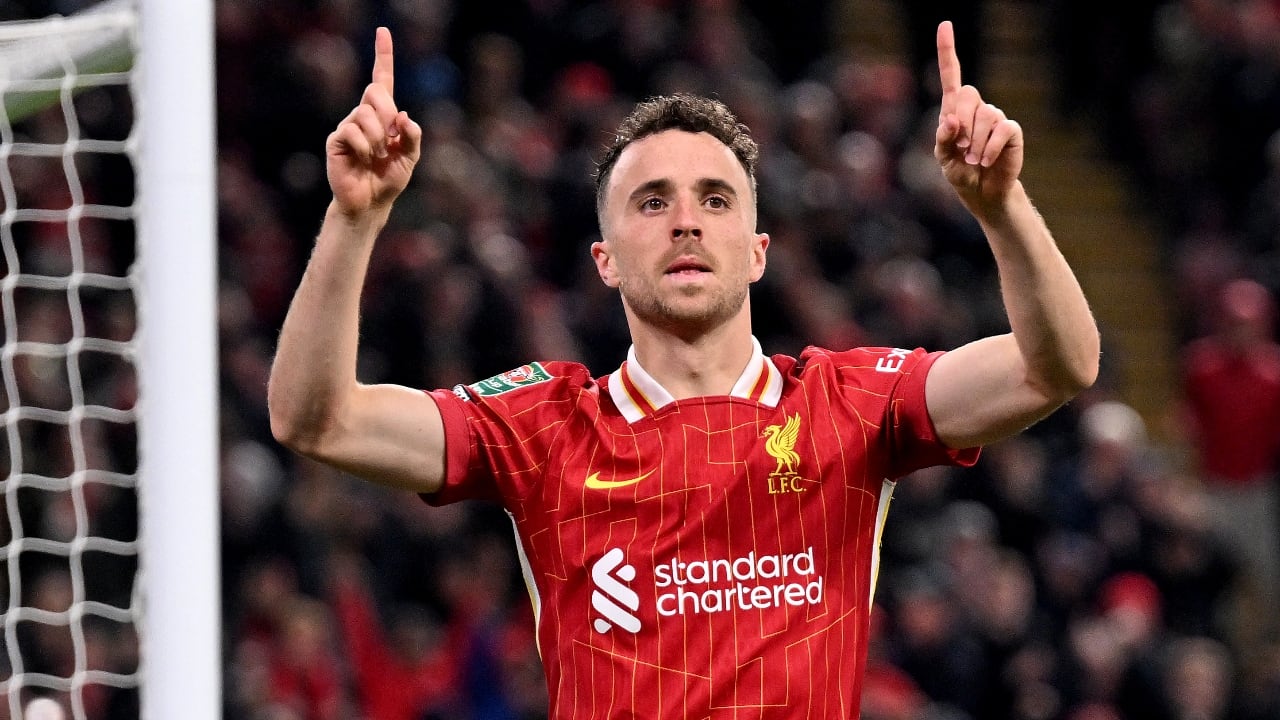 El Liverpool y, el mundo del fútbol en general, se encuentra consternado tras el trágico accidente mortal que se cobró las vidas de los jugadores Diogo Jota y su hermano, André Silva.