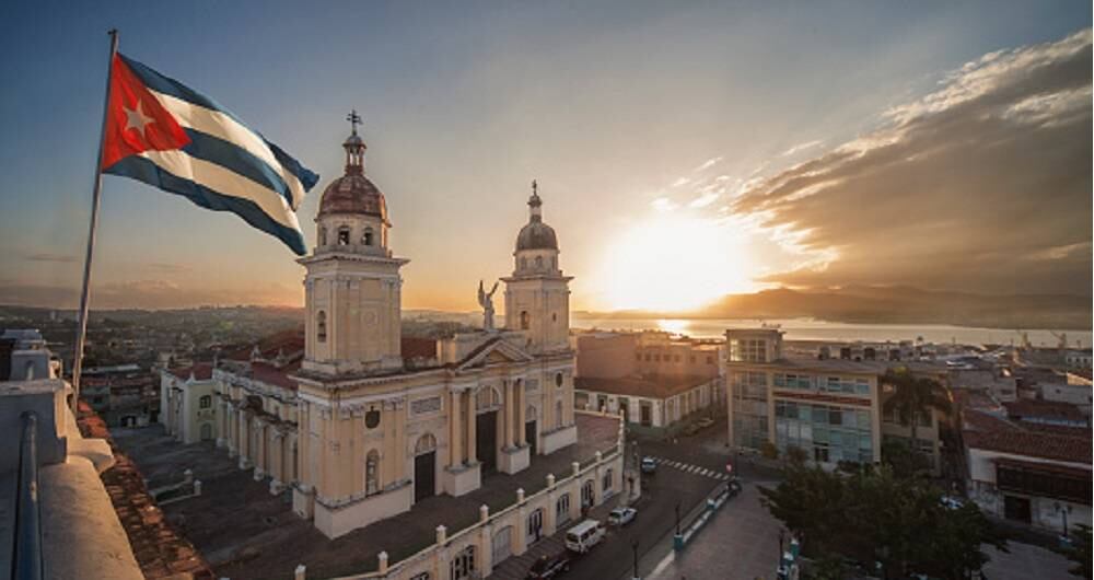 En medio de la peor crisis económica en tres décadas, el transporte público se ha vuelto un calvario debido a que cerca del 50% de los autobuses están fuera de operación. 