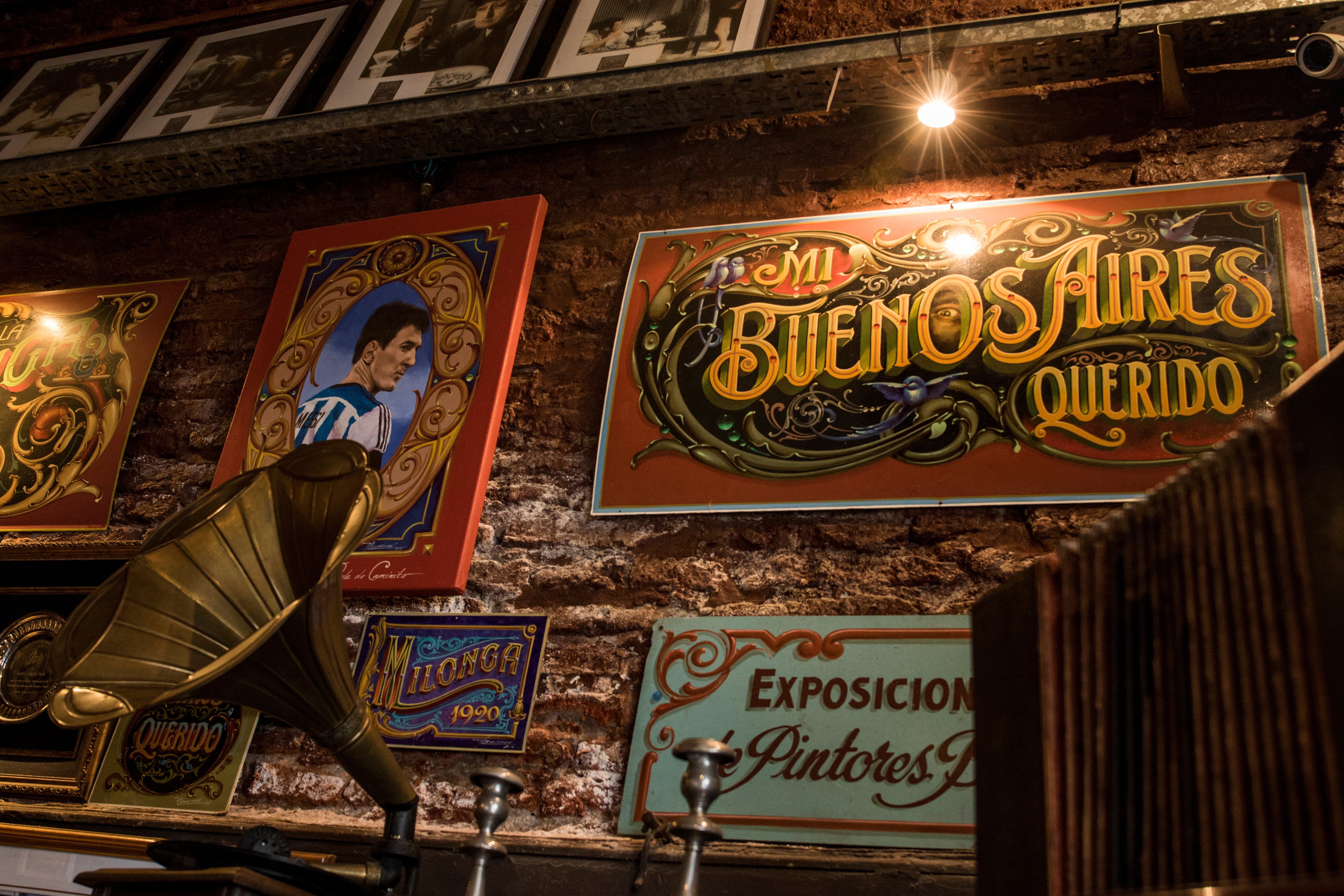 La Boca, Buenos Aires, Interior del antiguo bar "La Perla" fundado en 1882, ubicado en el barrio de La Boca, en Buenos Aires, Argentina.